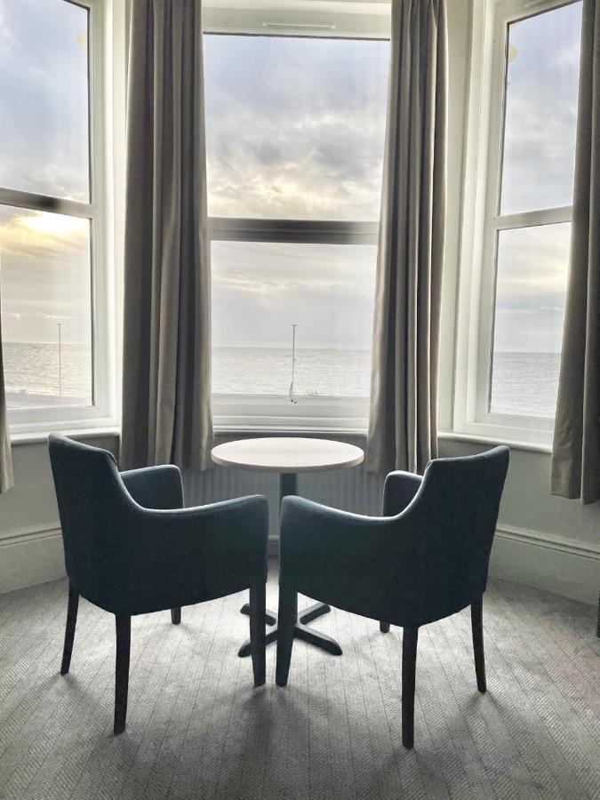 Exmouth Beach Hotel Bagian luar foto