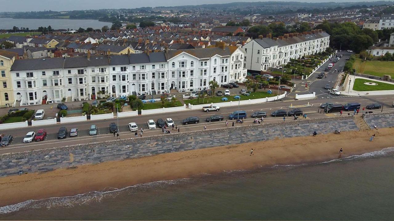 Exmouth Beach Hotel Bagian luar foto