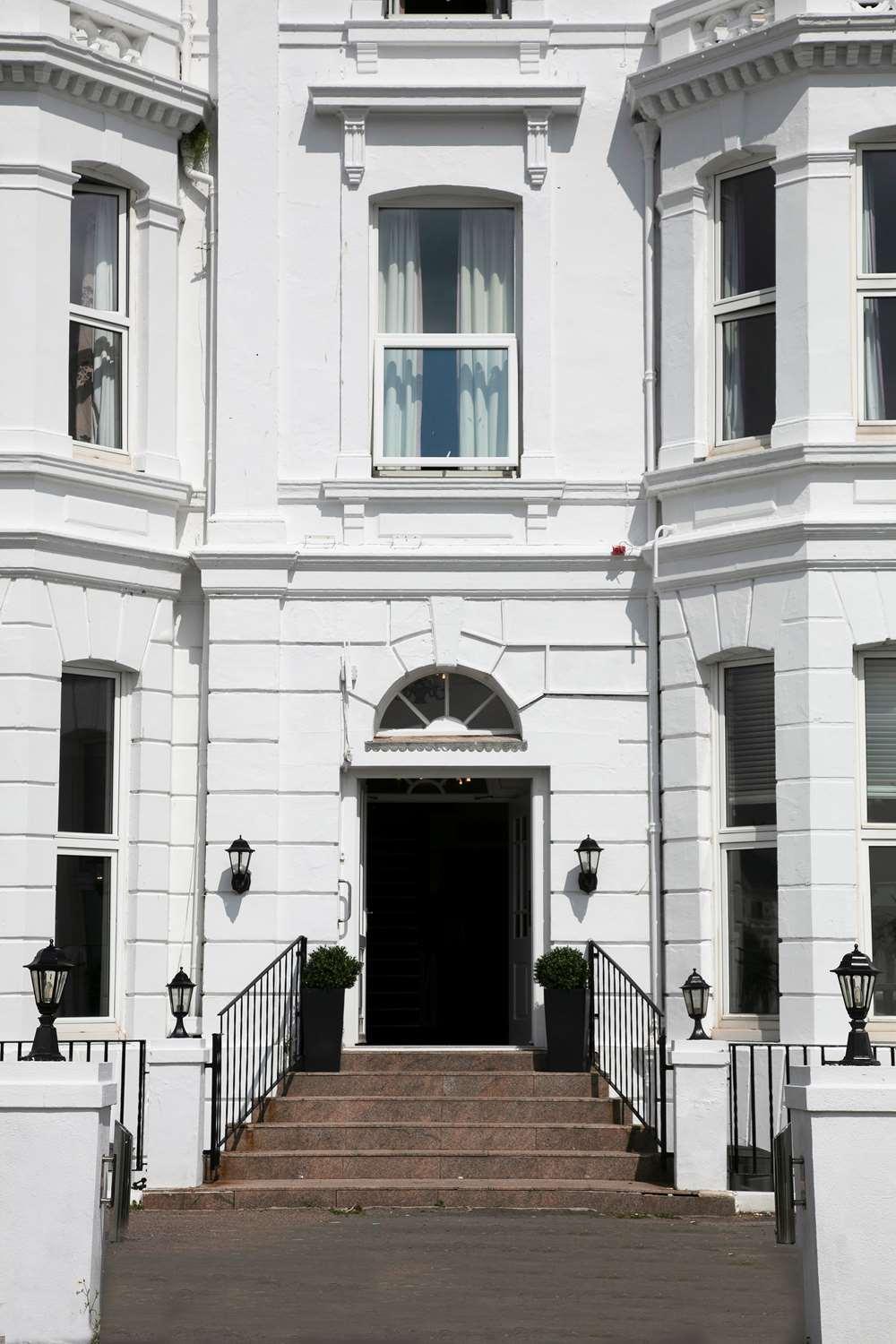 Exmouth Beach Hotel Bagian luar foto