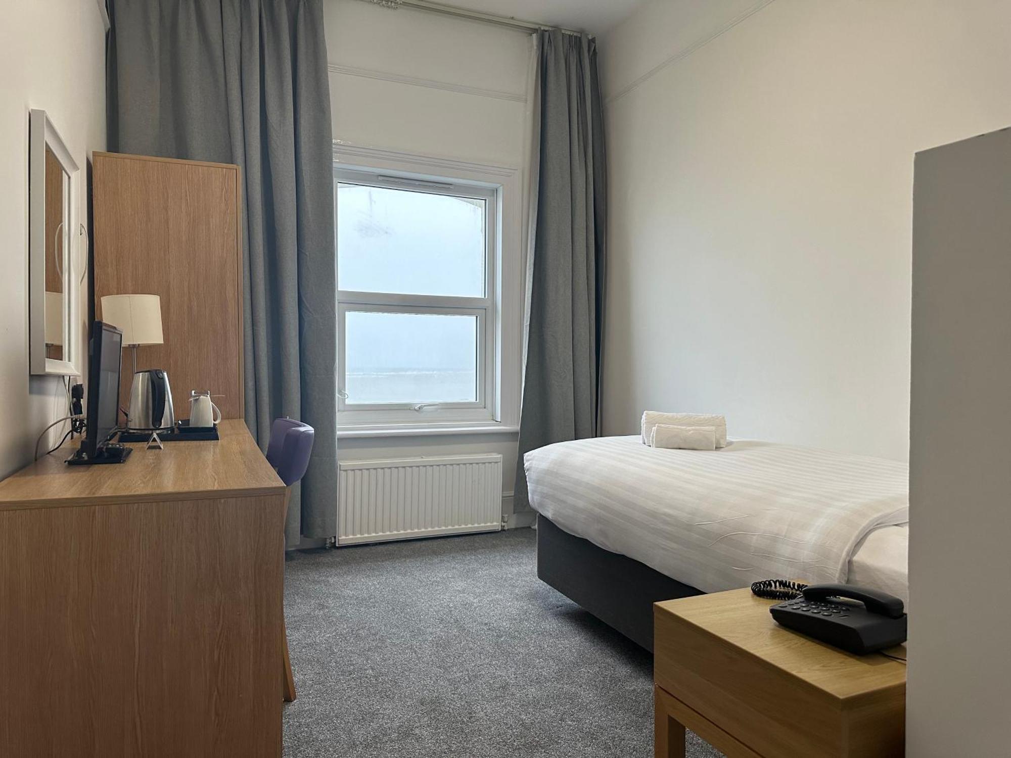 Exmouth Beach Hotel Bagian luar foto