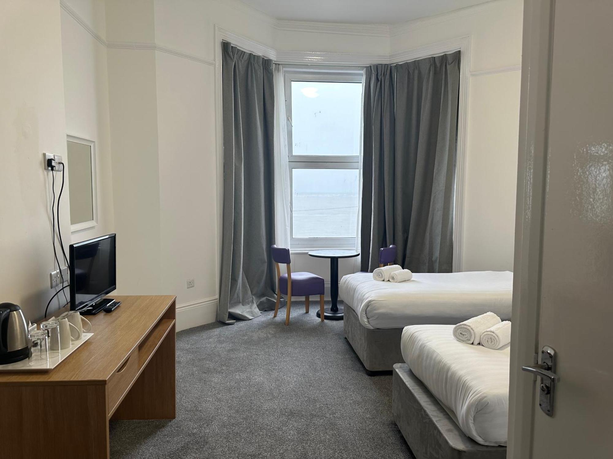 Exmouth Beach Hotel Bagian luar foto