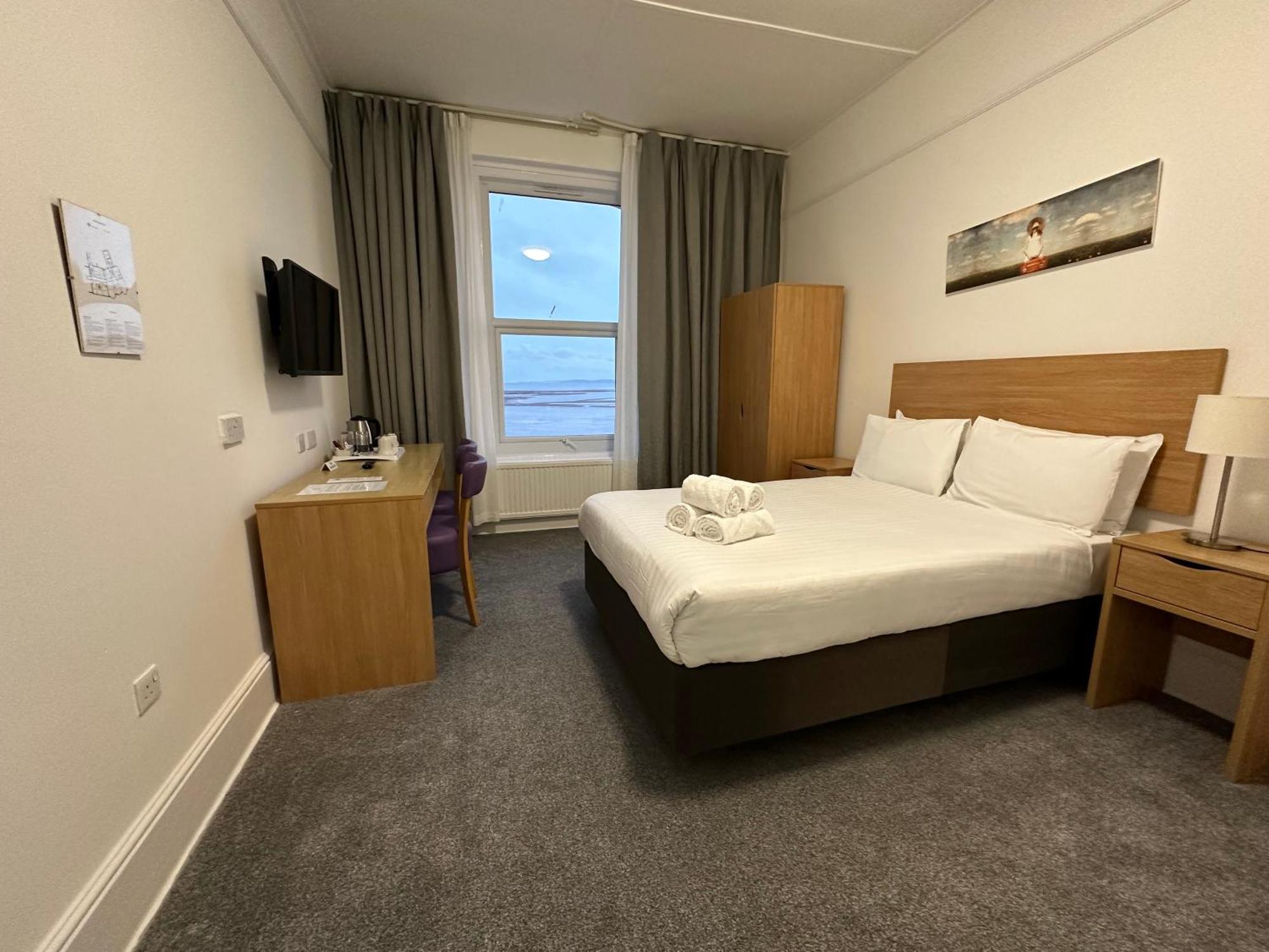 Exmouth Beach Hotel Bagian luar foto
